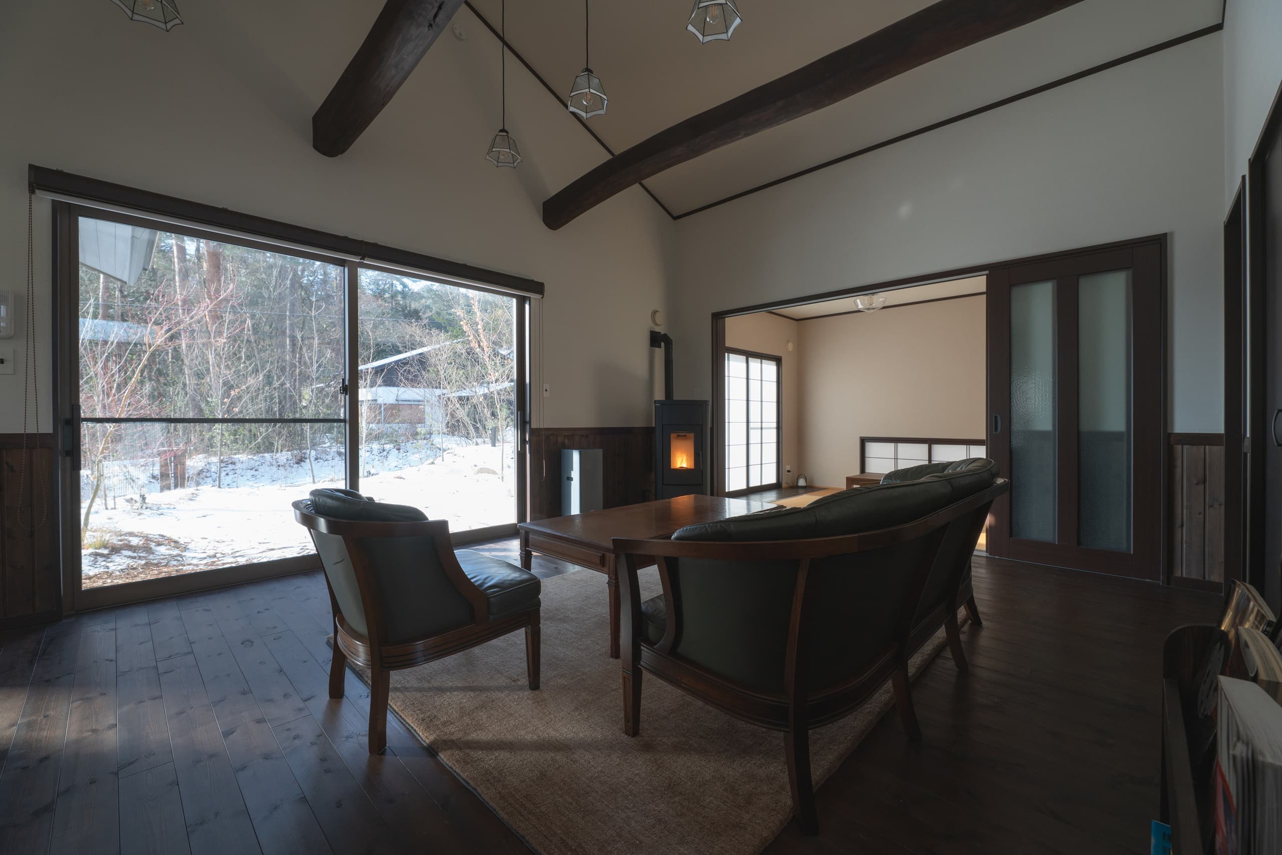 安曇野穂高の一棟貸し温泉宿 リビング 内観