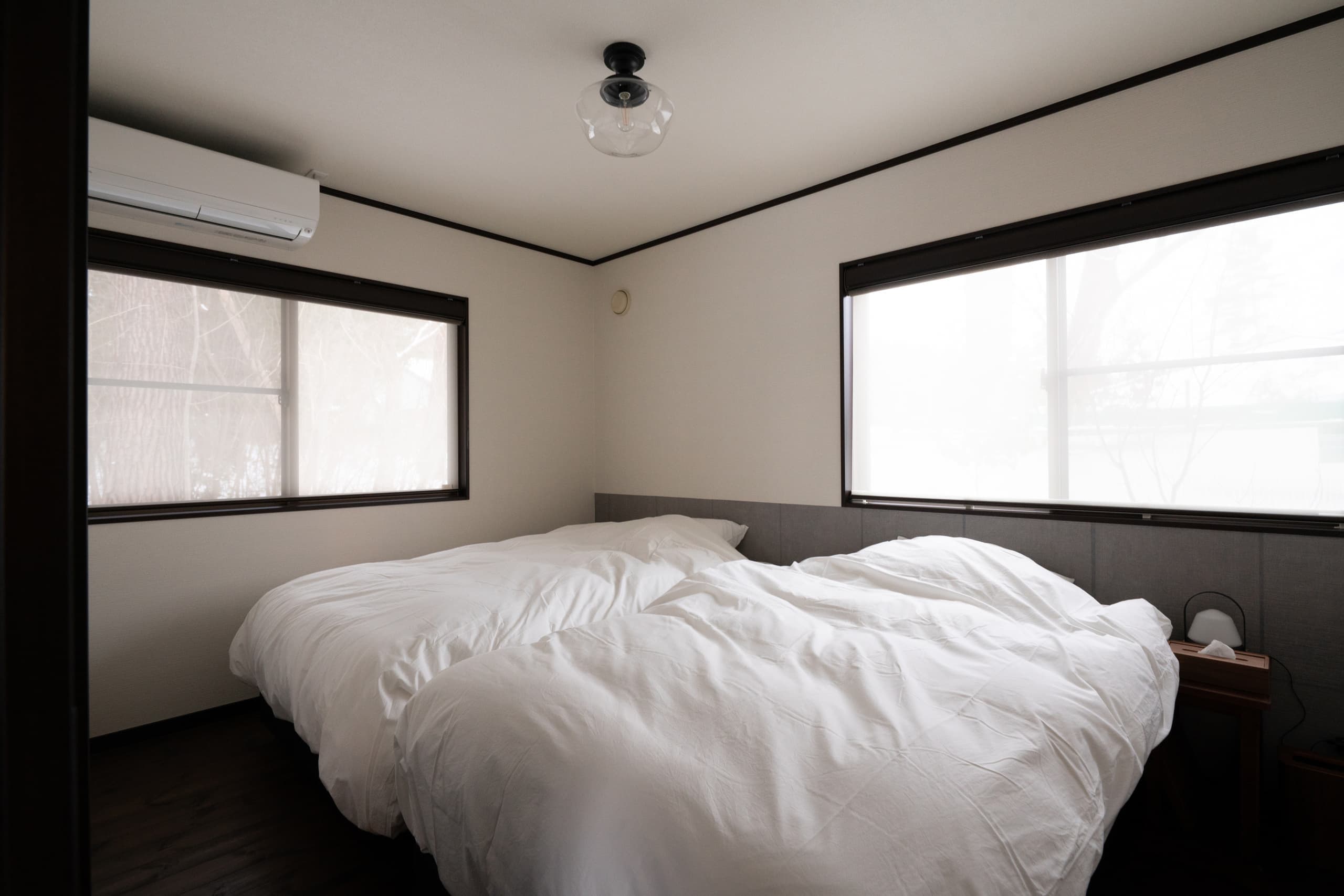 安曇野穂高の一棟貸し温泉宿 寝室　ベッド