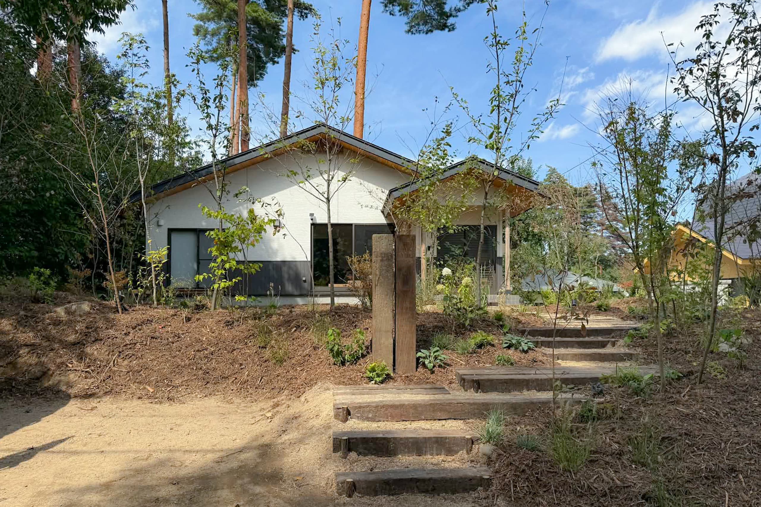 安曇野穂高の一棟貸し温泉宿 外観　庭