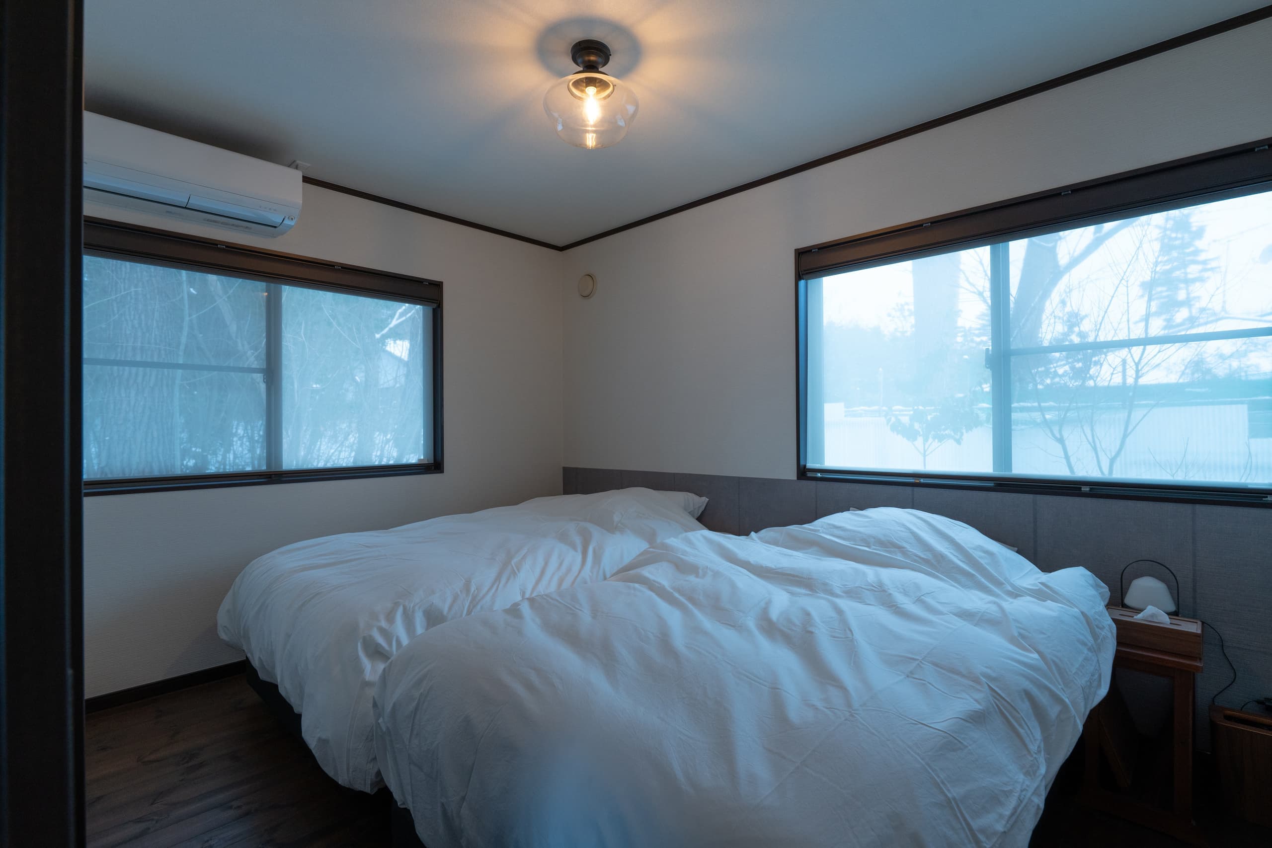 安曇野穂高の一棟貸し温泉宿 寝室　ベッド