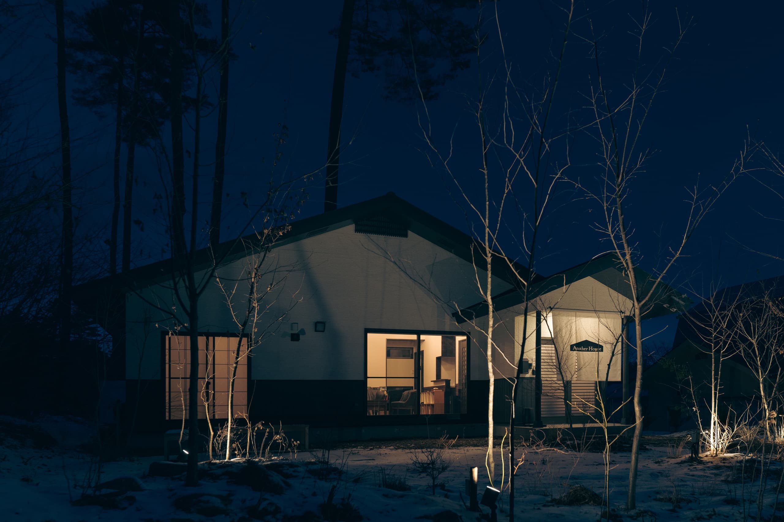 安曇野穂高の一棟貸し温泉宿 夜の外観