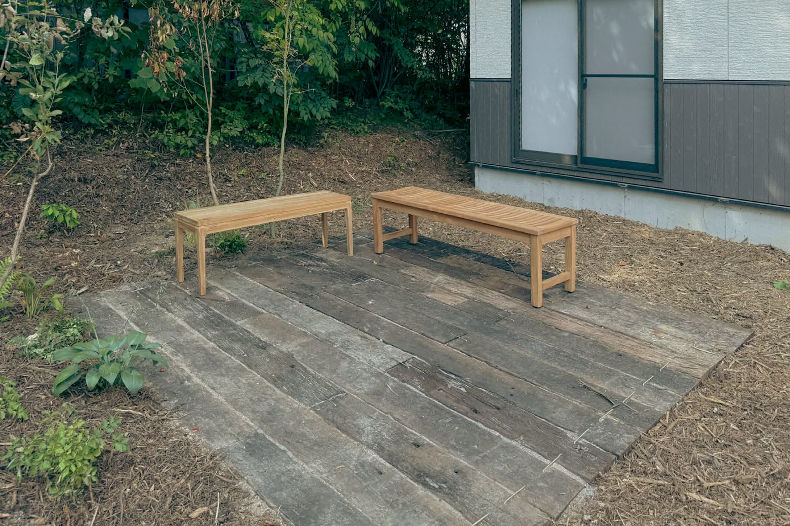 安曇野穂高の一棟貸し温泉宿 庭　ベンチ